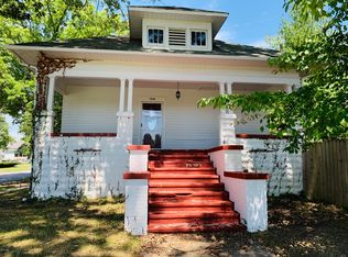 1214 Benton St, Eldorado, IL 62930