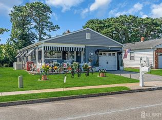 82 Virgin Islands Dr, Toms River, NJ