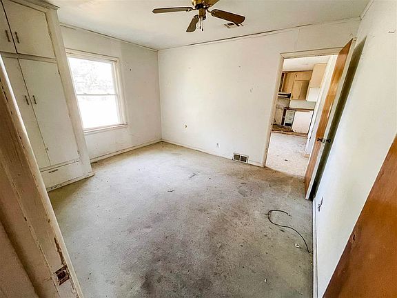 5th image of 2212 John St