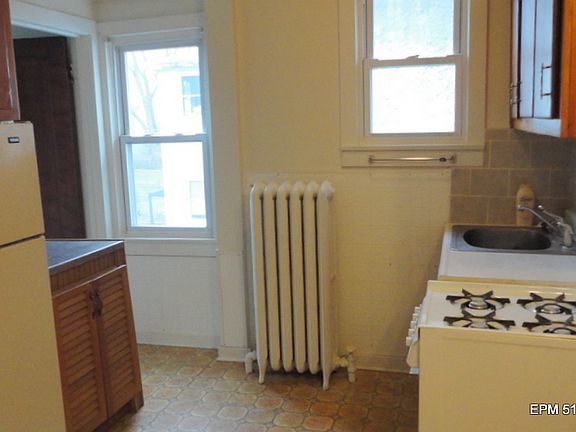 5th image of 11 Cuyler Ave APT 2R