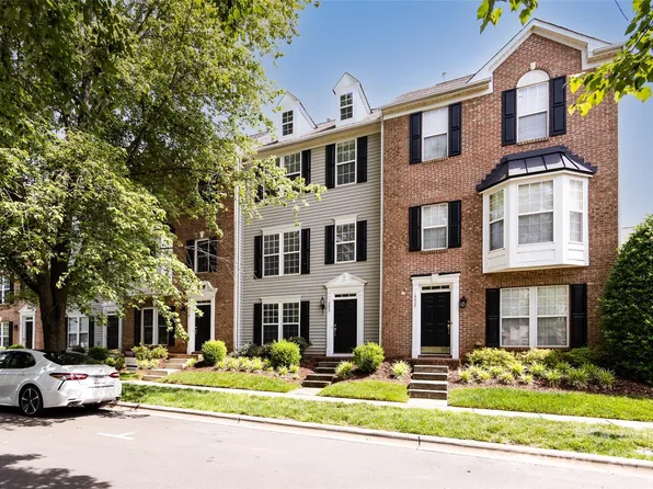 15623 Sir Charles Pl, Charlotte, NC 28277