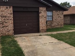 618 Peppertree Ln, Midwest City, OK 73110