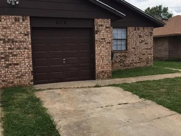 618 Peppertree Ln, Midwest City, OK 73110