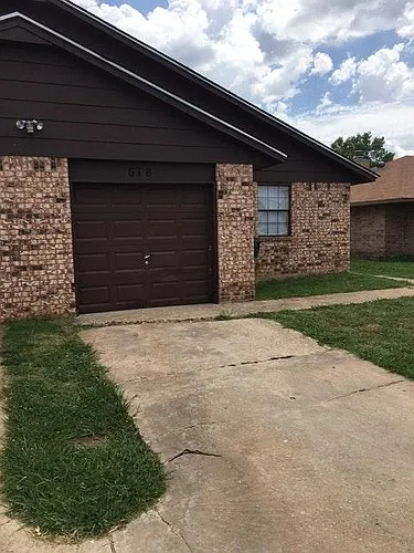 618 Peppertree Ln Photo 1
