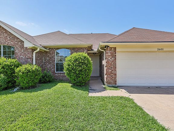 3rd image of 2601 Dandelion Ln
