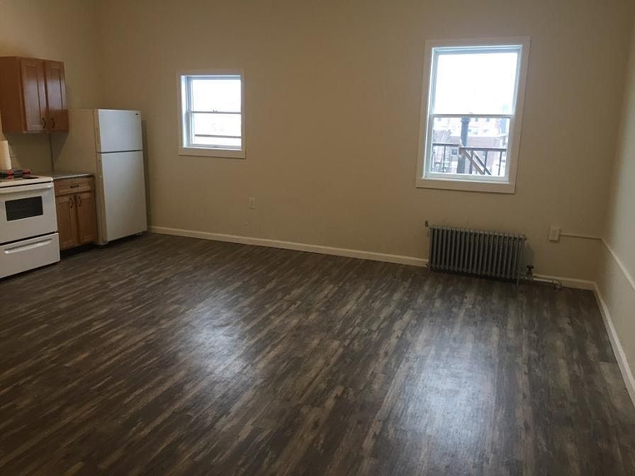 2nd image of 14 1/2 Chapman St