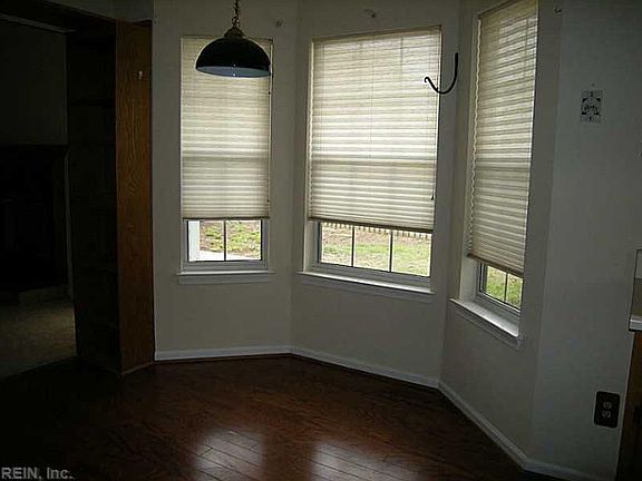 5th image of 913 Prestwick Ln