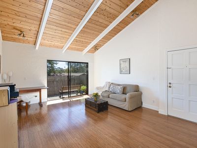 864 Highland Dr APT 5, Santa Barbara, CA, 93109