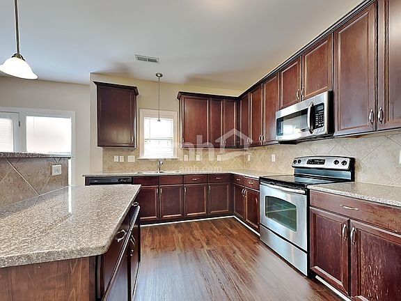 3rd image of 617 Monterey Pine Dr