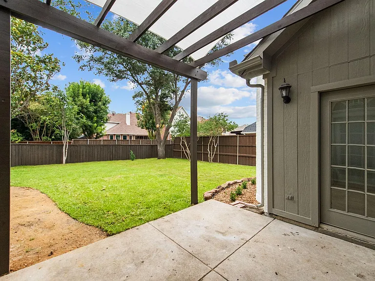 2421 Kittyhawk Dr — Photo 8