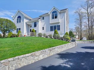1285 Park Ln, Yorktown Heights, NY 10598