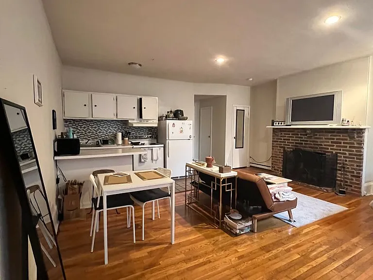 904 Spruce Street — Photo 2