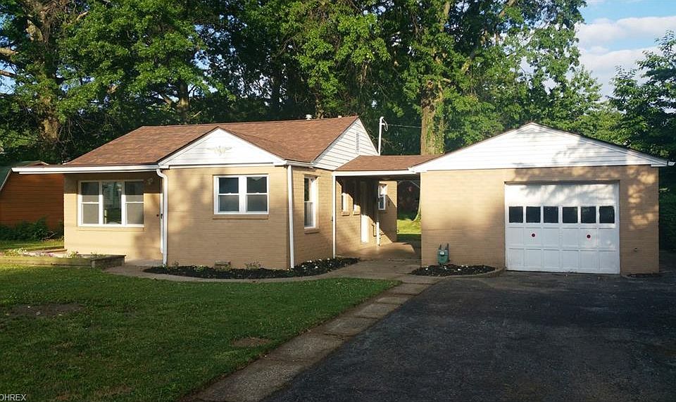 1st image of 429 Winckles St