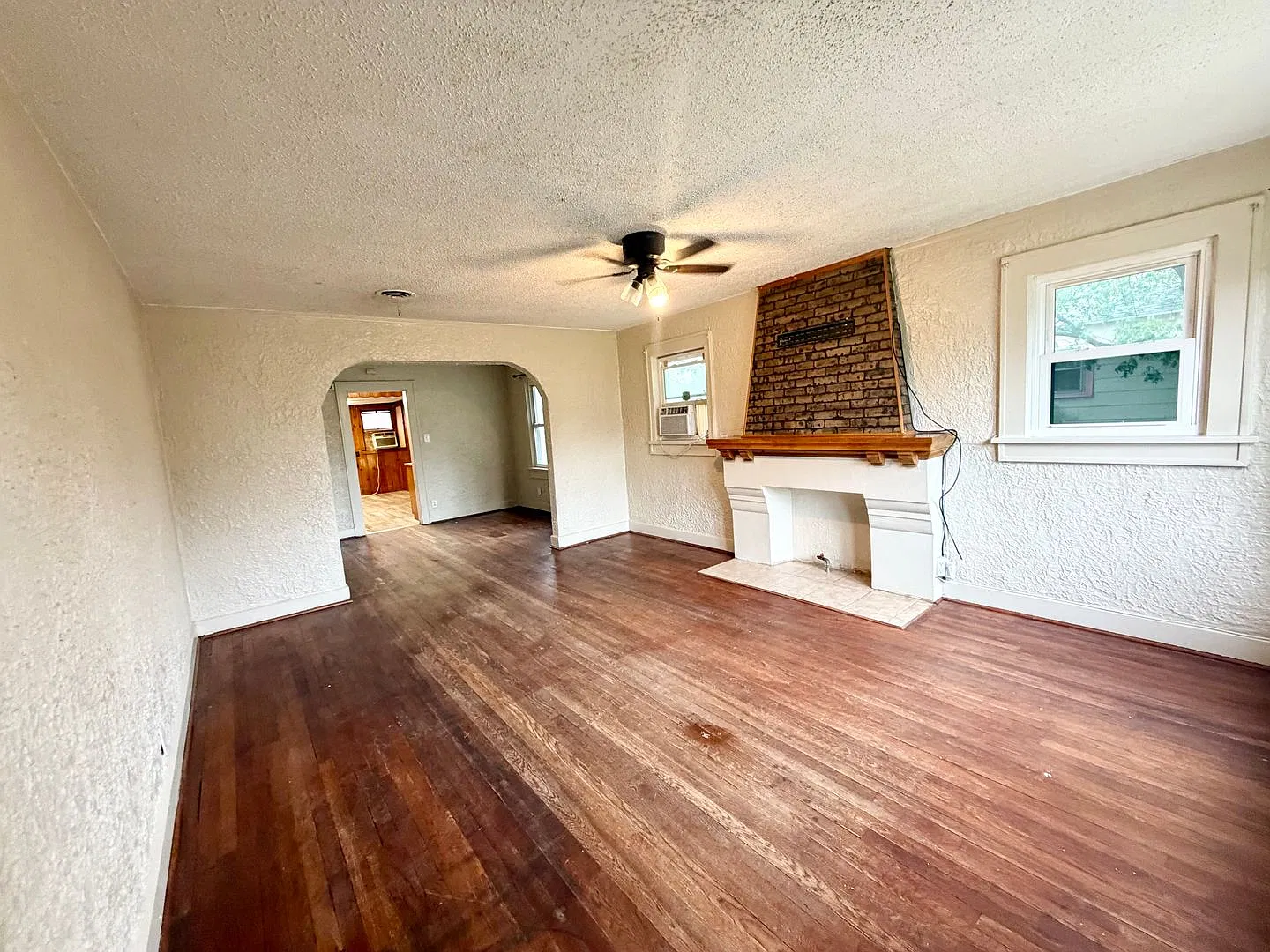 Large 2/1 in Gables — Photo 2