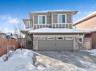90 N Mount Rae Hts, Okotoks, AB T1S0P1