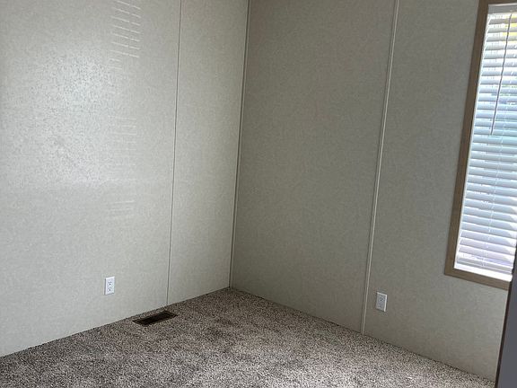 4th image of 227 Savannah Cir