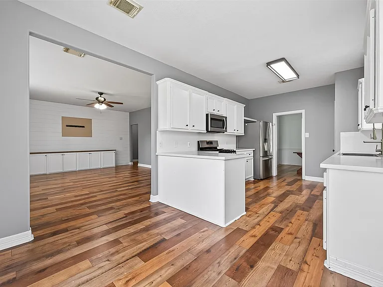 232 Doncaster St — Photo 17