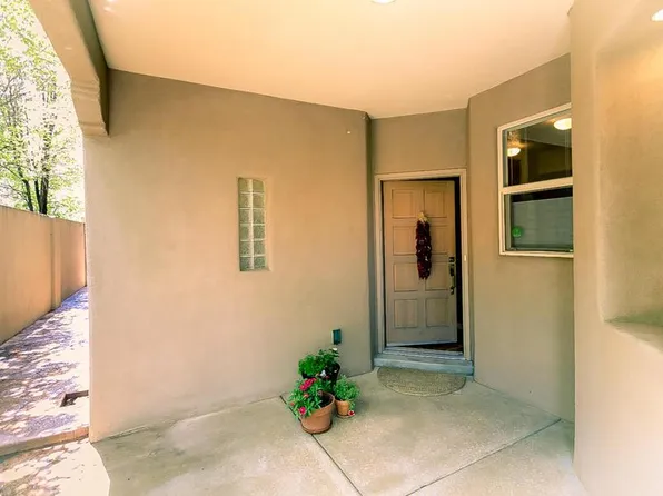 8740 Desert Fox Way NE, Albuquerque, NM 87122