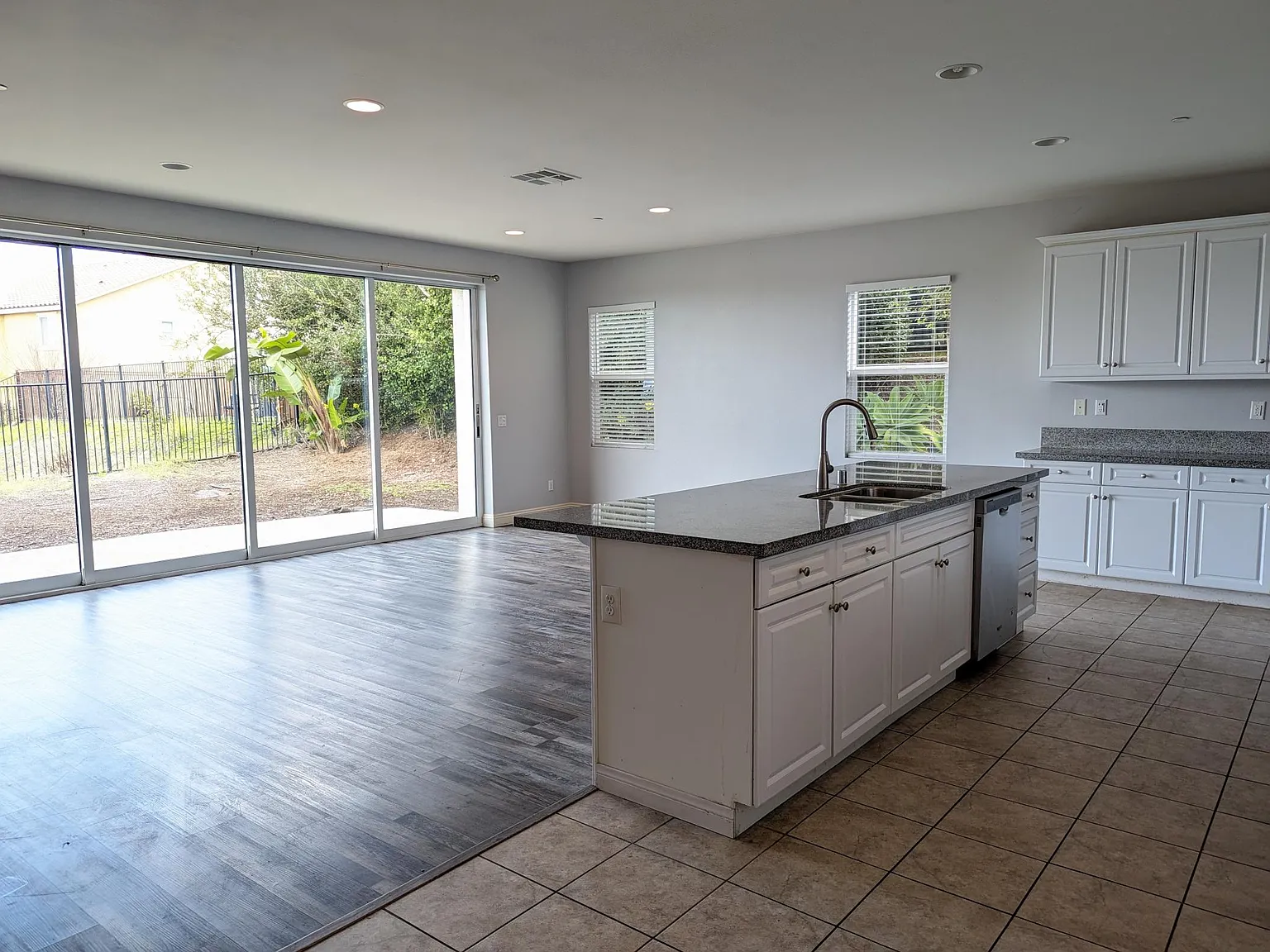 5 bed, 2778 sqft, $5,000 — Photo 3