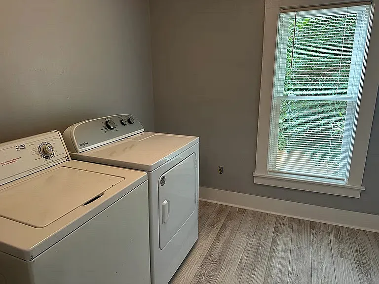 7 E Main St #1/2 — Photo 9
