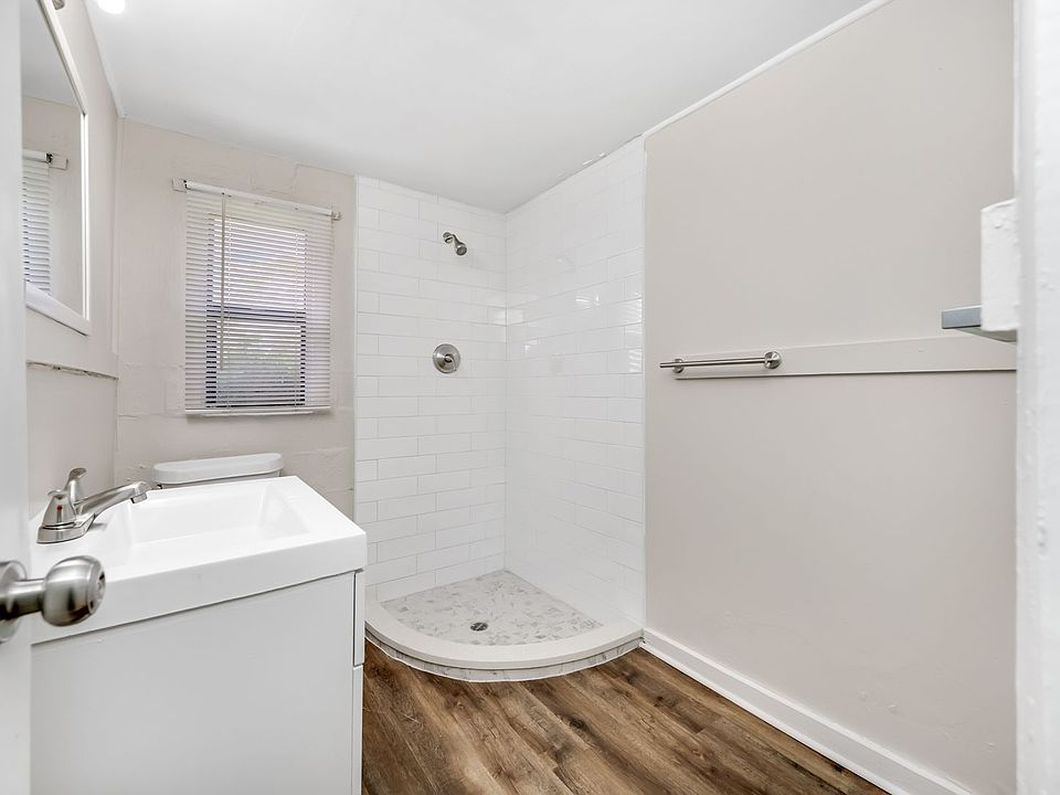 1st image of 207 N Pinewood Ave #17341665