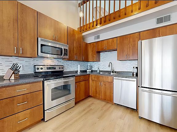 Full, updated kitchen