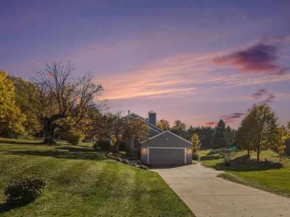 1910 Black Bark Ln, Traverse City, MI 49696