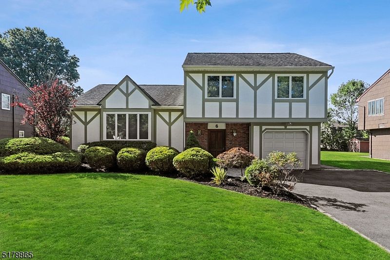 1st image of 6 Olympia Dr