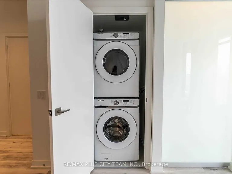 55 Ontario St #906 — Photo 15