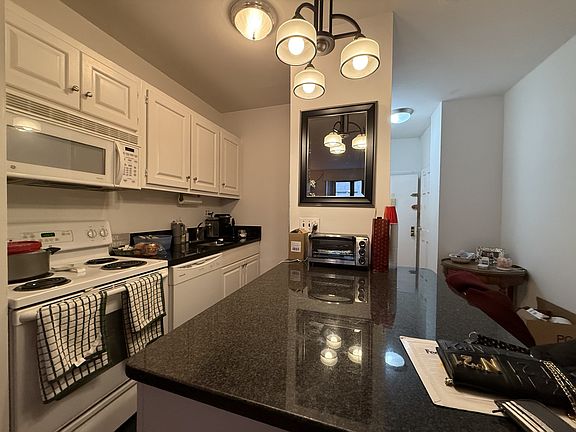 2nd image of 117 W 58th St APT 5F
