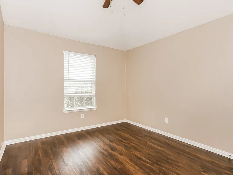 915 Joshua Dr — Photo 14