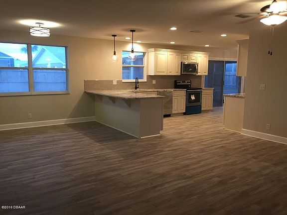 2nd image of 106 N Ocean Aire Ter