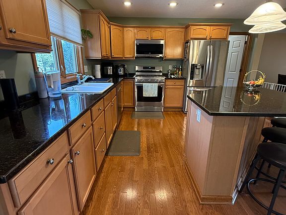 4th image of 120 Newcastle Dr