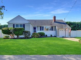 29 Hampton Blvd, Massapequa, NY 11758