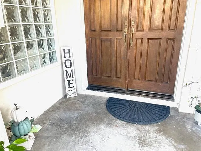 Double door entry. - 3721 Fuchsia St