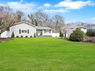 45 Robin Dr, Hauppauge, NY 11788
