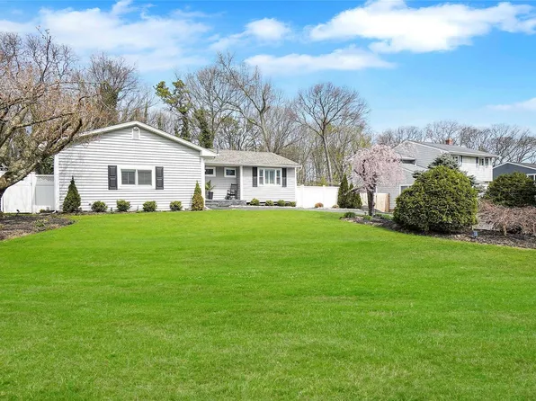 45 Robin Drive, Hauppauge, NY 11788