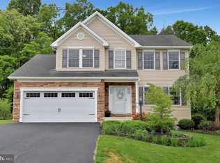 212 Cresthaven Dr, Fayetteville, PA 17222
