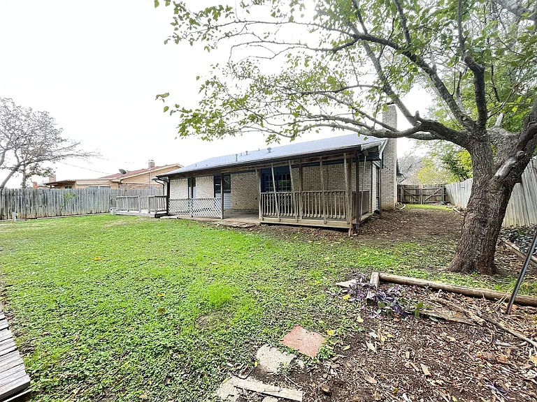 1409 Farhills Dr — Photo 17