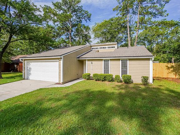 3rd image of 8112 Coralberry Ln