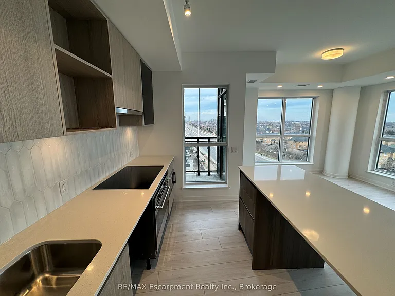 405 Dundas St W #721 — Photo 5