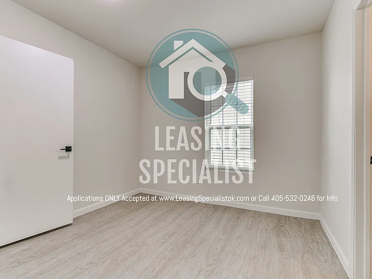 303 E Frank St — Photo 13
