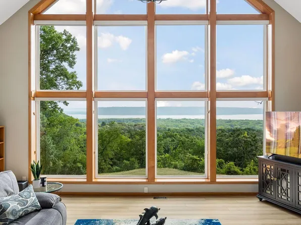 N1093 375th St, Maiden Rock, WI 54750