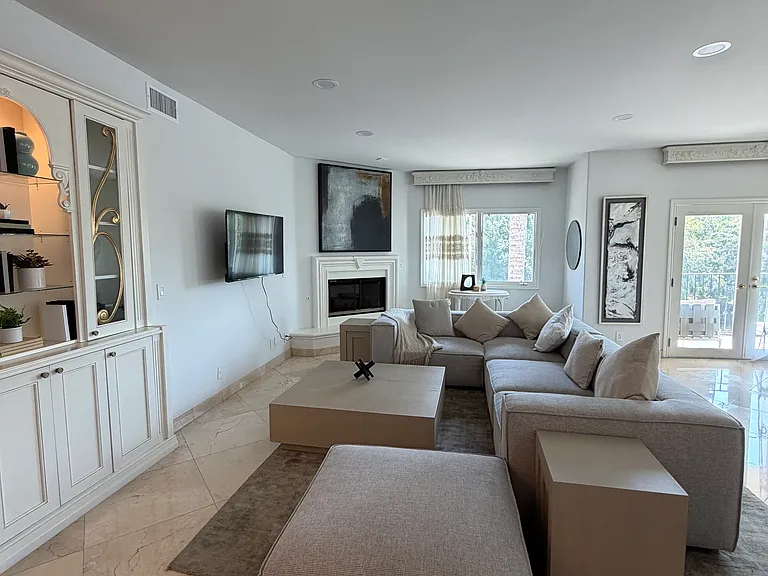 435 Arnaz Dr #200 — Photo 26