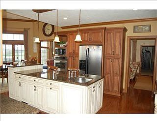 3rd image of 727 Lindwood Dr