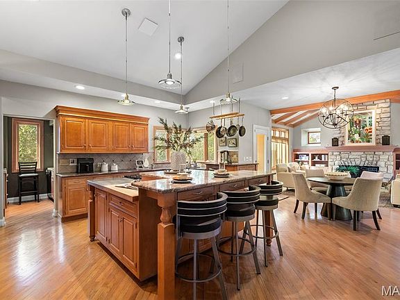4th image of 28 Ladue Mdws
