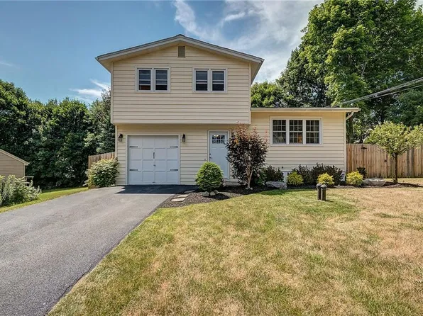 3 Barbara Ln, Camillus, NY 13031