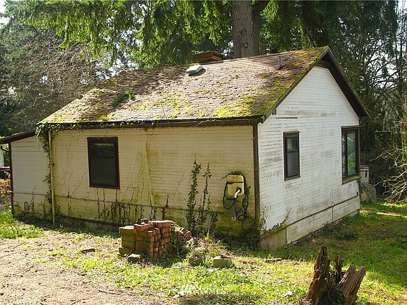 3rd image of 1822 Marine Dr