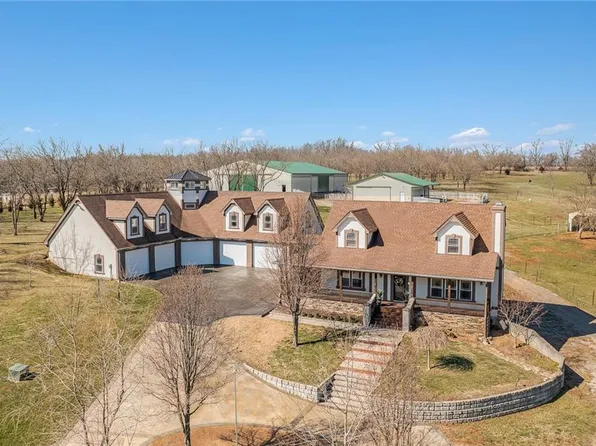 10100 S Brown Rd, Oak Grove, MO 64075