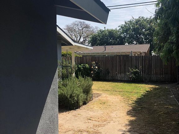 3rd image of 11462 Baggett St